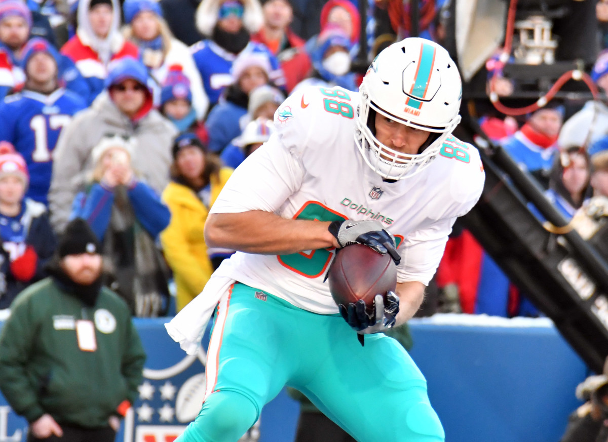 TE Mike Gesicki makes a catch in a 2022 NFL Wildcard Game at Buffalo